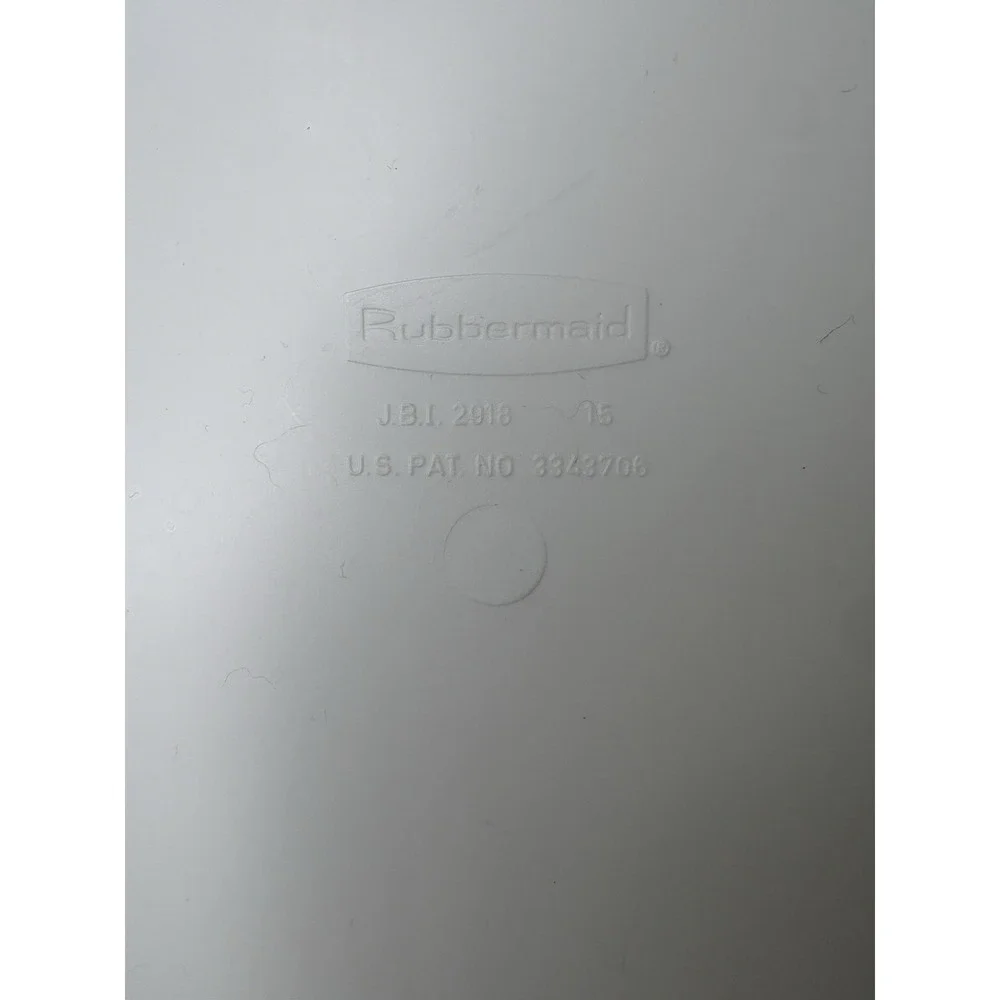 Rubbermaid white 15